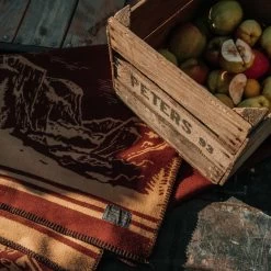 The Golden State Blanket In Rust -Fashion Clothes workshop m q421 goldenstate blanket 003